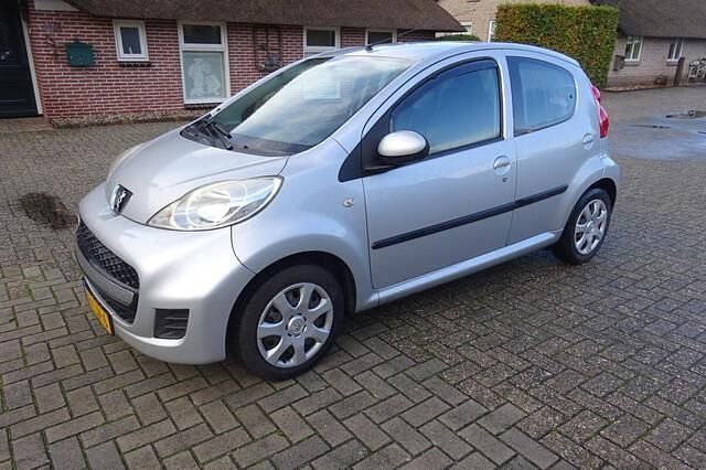 Grijs Gebruikt 2010 Peugeot 107 Hatchback | € 1.250 (Eerlijke prijs) - Afbeelding 1/4