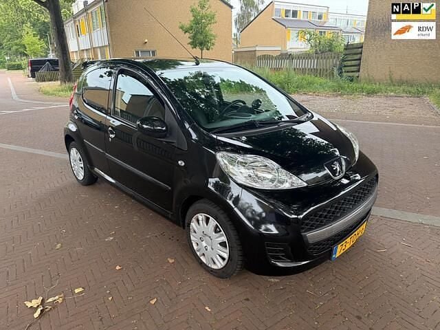 Zwart Gebruikt 2012 Peugeot 107 Hatchback | € 4.249 (Eerlijke prijs) - Afbeelding 1/4