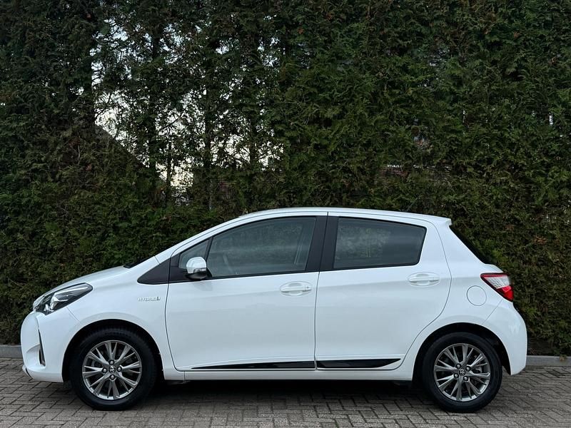 Occasion Toyota Yaris Hybrid 73 PK (53 kW) 2017 Wit Hatchback