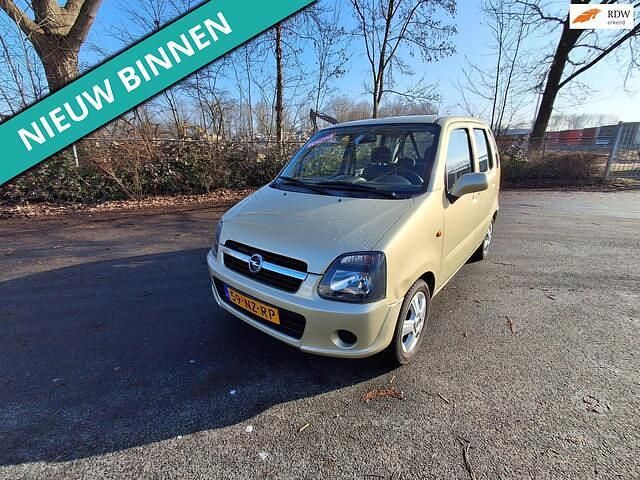 Geel (metallic) Occasion 2004 Opel Agila Hatchback | € 1.199 (Eerlijke prijs) - Afbeelding 1/4
