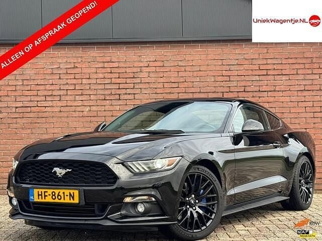 Zwart Gebruikt 2015 Ford Mustang Fastback Coupé | € 32.995 (Eerlijke prijs) - Afbeelding 1/4