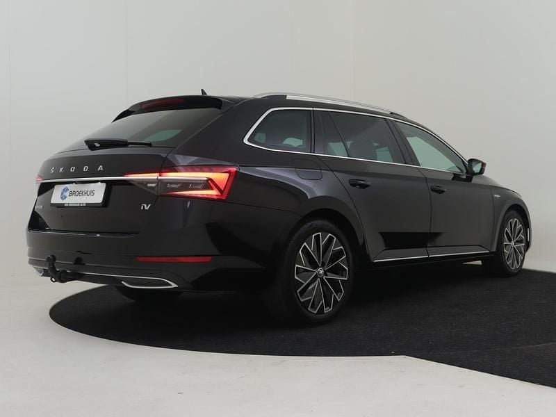 Occasion Skoda Superb LAURIN & KLEMENT 218 PK (160 kW) 2022 Zwart Stationwagen