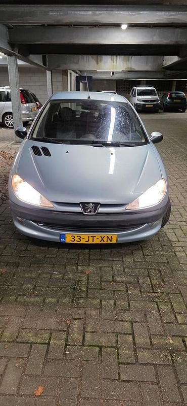 Gebruikt 2002 Peugeot 206 | € 1.400 (Eerlijke prijs) - Afbeelding 1/4