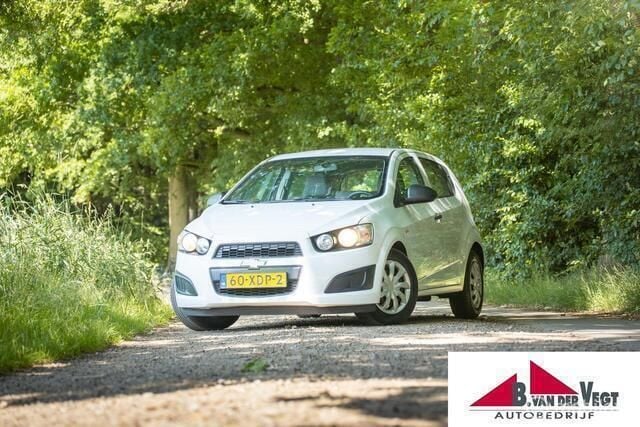 Wit Gebruikt 2012 Chevrolet Aveo LT Hatchback | € 2.950 (Goede deal) - Afbeelding 1/4