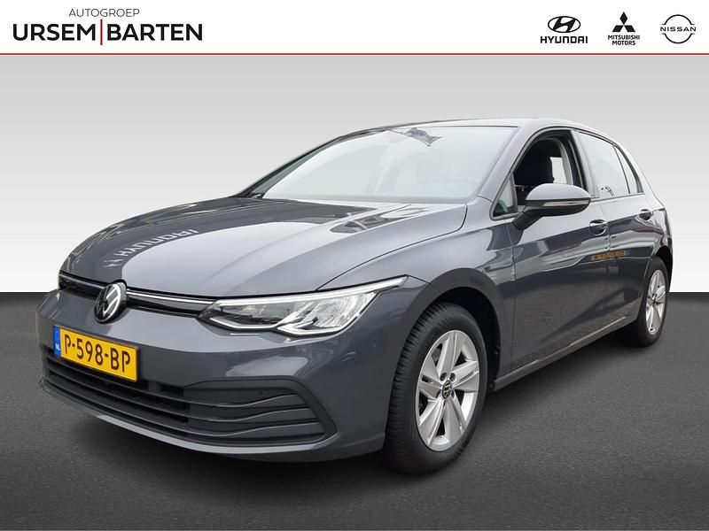 Grijs Gebruikt 2022 VW Golf VIII Life Hatchback | € 18.925 (Goede deal) - Afbeelding 1/4