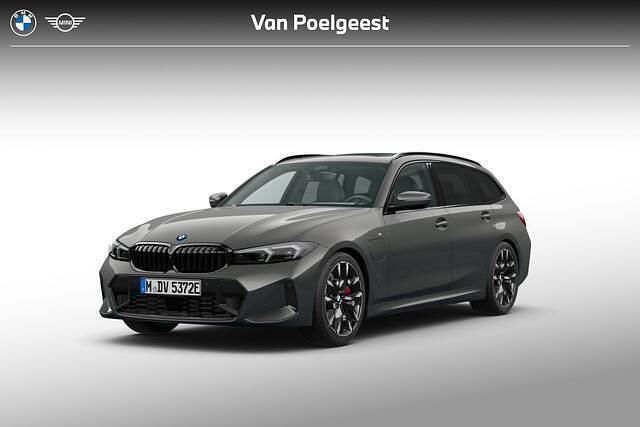 Grijs Nieuw 2025 BMW 330 Comfort Edition Stationwagen | € 76.298 - Afbeelding 1/4