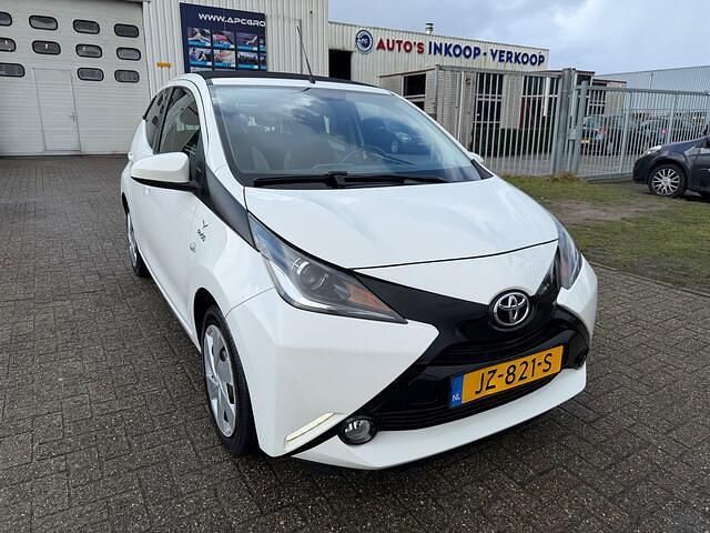Occasion Toyota Aygo X-wave 69 PK (50 kW) 2016 Wit Hatchback