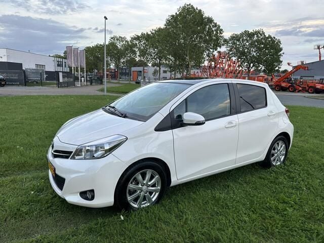 Occasion Toyota Yaris Executive 99 PK (72 kW) 2012 Wit Hatchback