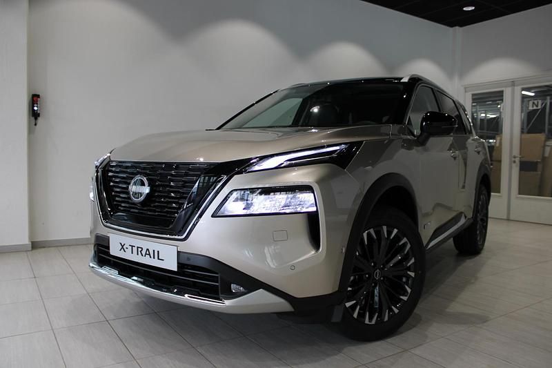 Nieuw Nissan X-Trail Tekna+ 204 PK (150 kW) 2025 Champagne silver SUV