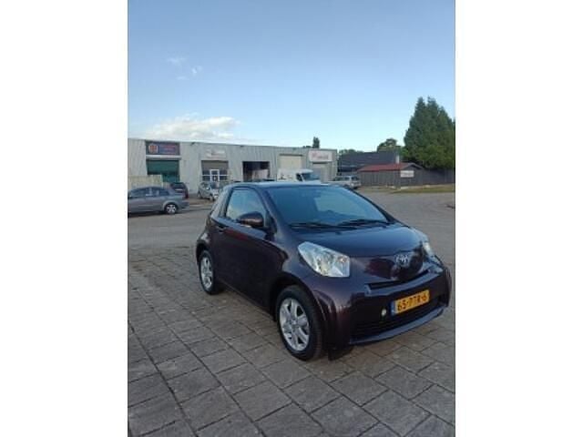 Paars Gebruikt 2011 Toyota iQ Comfort Hatchback | € 3.650 (Goede deal) - Afbeelding 1/4