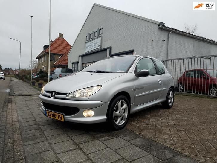 Gebruikt 2003 Peugeot 206 | € 888 - Afbeelding 1/4