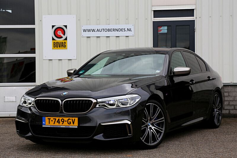 Grijs, metallic lak Gebruikt 2017 BMW M550 Executive Sedan | € 49.900 (Eerlijke prijs) - Afbeelding 1/4