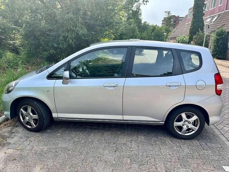 Zilver Gebruikt 2008 Honda Jazz S Hatchback | € 1.950 (Eerlijke prijs) - Afbeelding 1/4