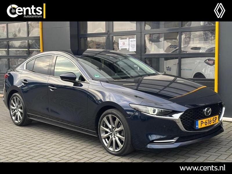 Blauw (metallic) Gebruikt 2022 Mazda 3 Luxury Sedan | € 23.900 (Eerlijke prijs) - Afbeelding 1/4