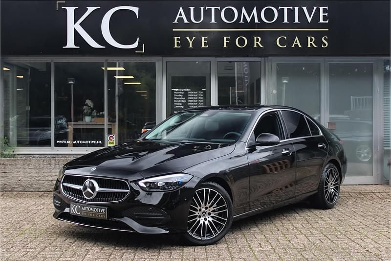 Zwart Gebruikt 2022 Mercedes C180 Premium Sedan | € 35.945 (Goede deal) - Afbeelding 1/4