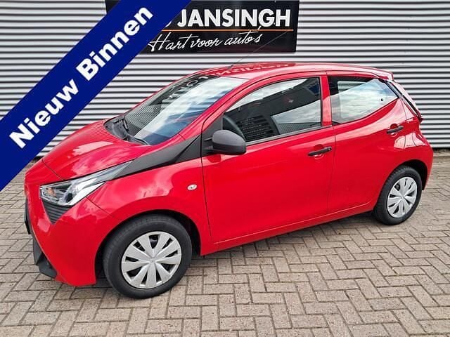 Rood Gebruikt 2018 Toyota Aygo Hatchback | € 8.945 (Goede deal) - Afbeelding 1/4