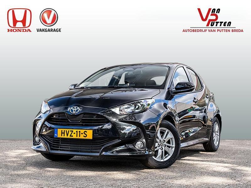 Zwart Nieuw 2025 Toyota Yaris Hybrid Active Hatchback | € 25.999 (Goede deal) - Afbeelding 1/4
