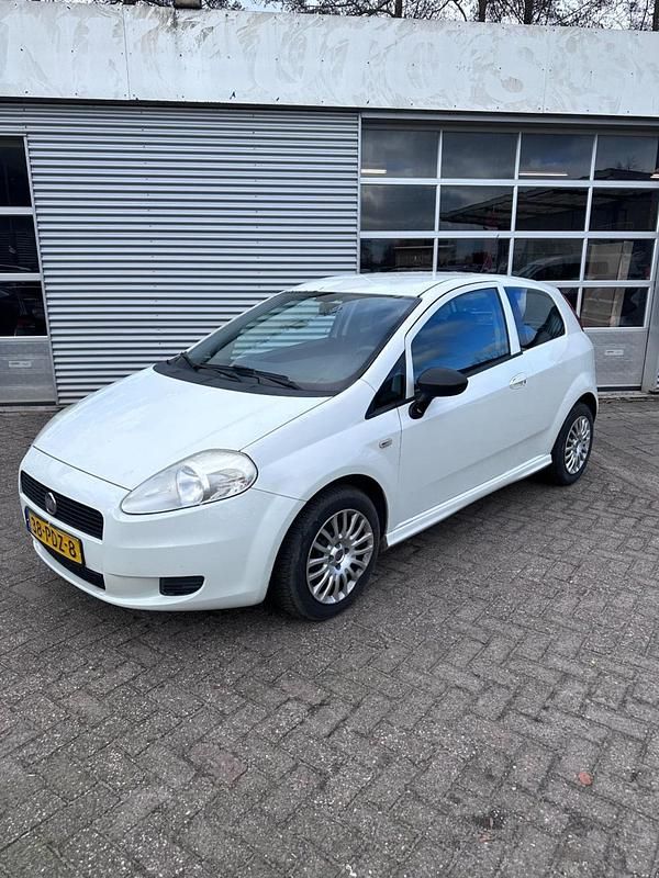 Wit Gebruikt 2011 Fiat Punto Evo Dynamic Hatchback | € 999 (Super prijs) - Afbeelding 1/4