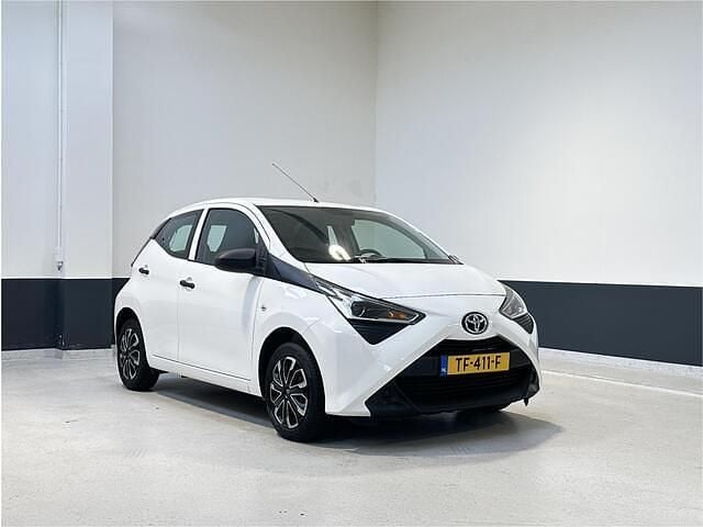 Wit Gebruikt 2018 Toyota Aygo Hatchback | € 9.409 (Goede deal) - Afbeelding 1/4