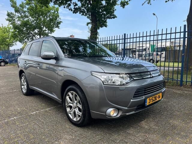 Grijs Gebruikt 2013 Mitsubishi Outlander Instyle SUV | € 8.450 (Goede deal) - Afbeelding 1/4