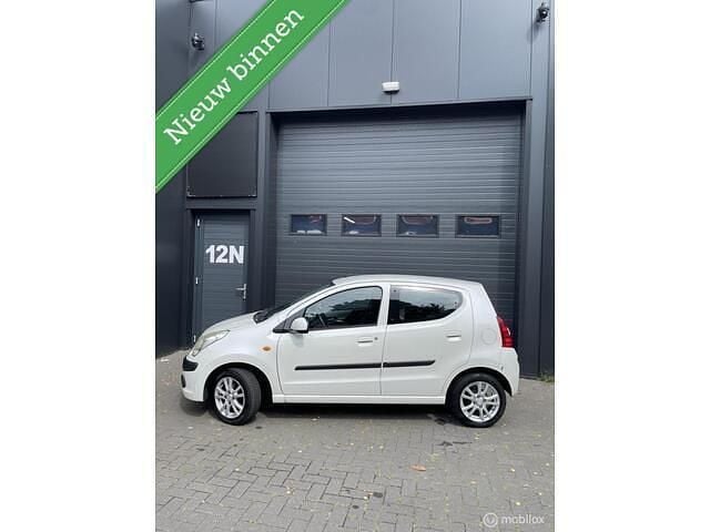 Wit Gebruikt 2010 Nissan Pixo Hatchback | € 1.899 (Eerlijke prijs) - Afbeelding 1/4