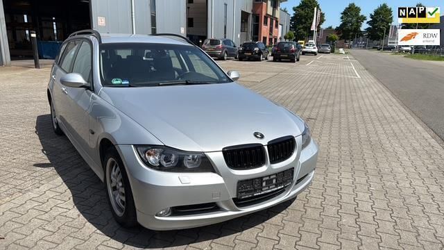 Grijs Gebruikt 2006 BMW 318 Executive Stationwagen | € 2.250 - Afbeelding 1/4