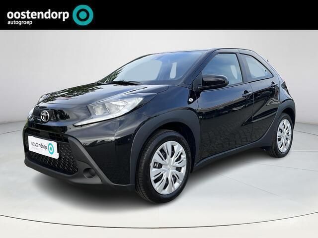 Zwart Nieuw 2024 Toyota Aygo Play Hatchback | € 21.350 (Eerlijke prijs) - Afbeelding 1/4