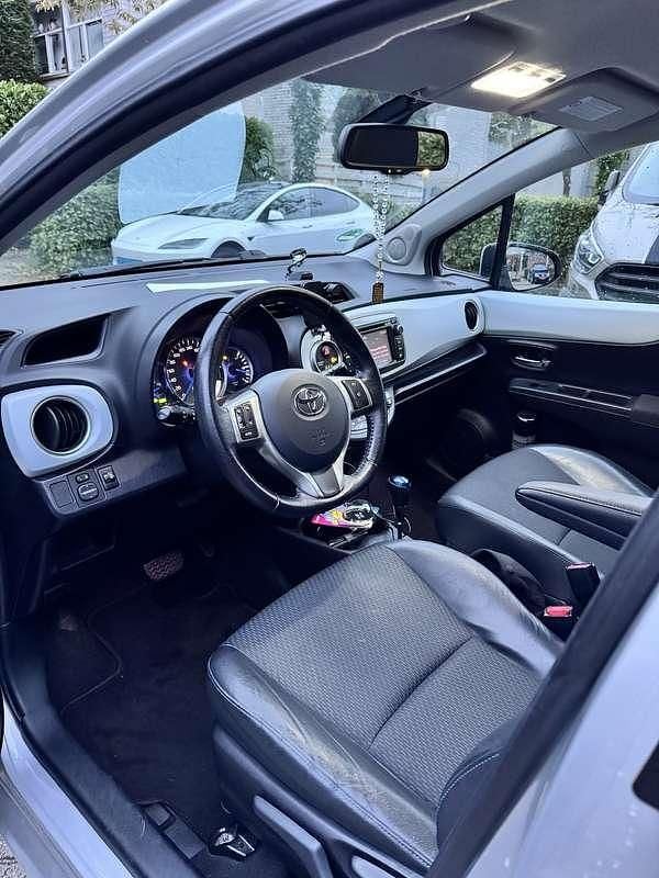 Gebruikt 2012 Toyota Yaris Hybrid Club Sedan | € 7.900 (Iets duurder) - Afbeelding 1/4