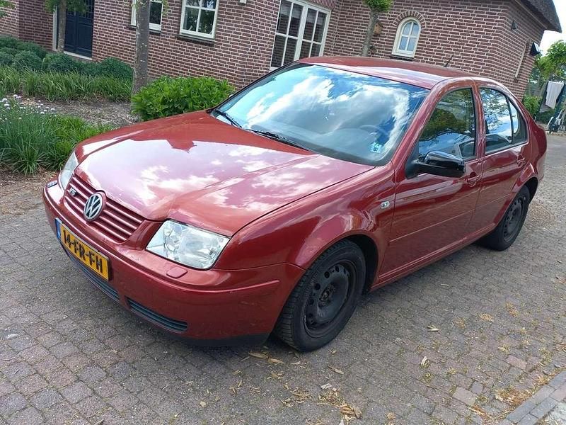 Rood Gebruikt 2000 VW Bora Highline Sedan | € 1.000 (Eerlijke prijs) - Afbeelding 1/4