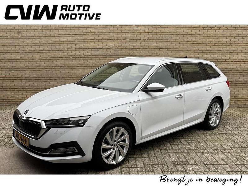 Wit Gebruikt 2022 Skoda Octavia Business Line Stationwagen | € 19.700 (Goede deal) - Afbeelding 1/4