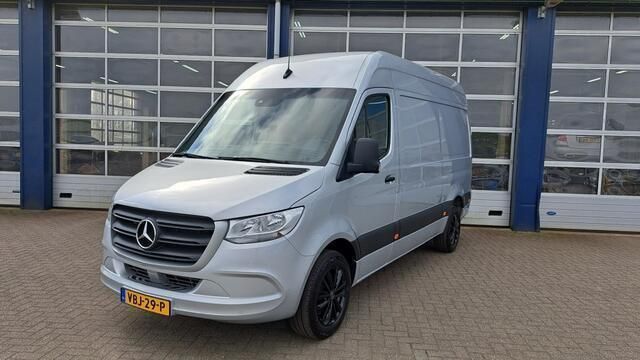 Grijs Gebruikt 2019 Mercedes Sprinter Van | € 39.250 (Iets duurder) - Afbeelding 1/4