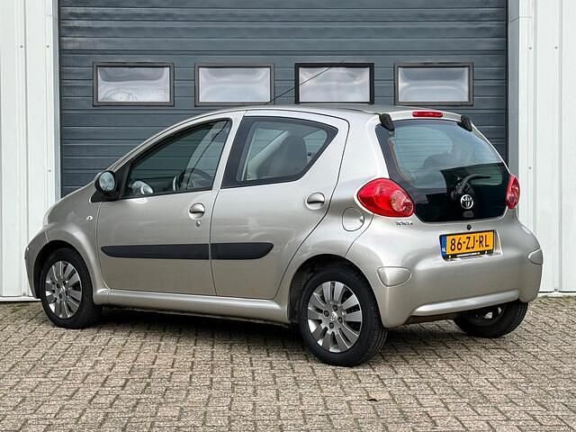 Occasion Toyota Aygo 68 PK (50 kW) 2008 Beige (metallic) Hatchback