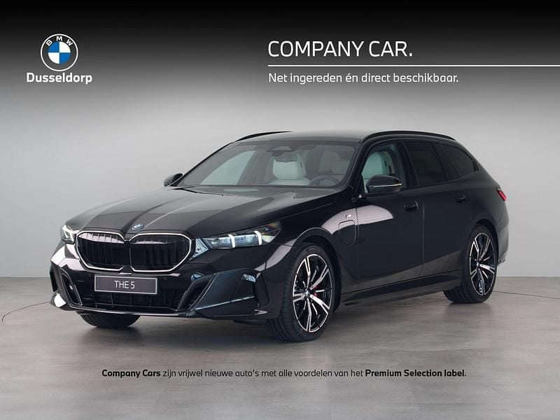 Zwart, metallic lak Gebruikt 2025 BMW 530e M Sport Stationwagen | € 86.968 - Afbeelding 1/4