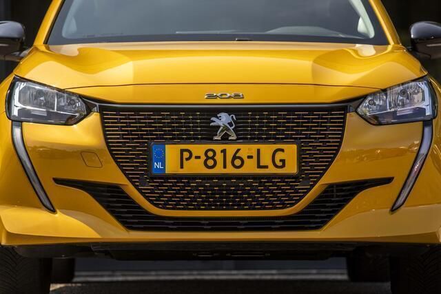 Occasion Peugeot e-208 Active 100 kW (136 PK) 2022 Geel Hatchback