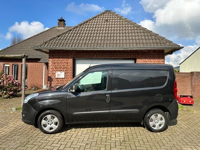 Zwart Gebruikt 2017 Opel Combo Sport MPV | € 5.999 - Afbeelding 1/4