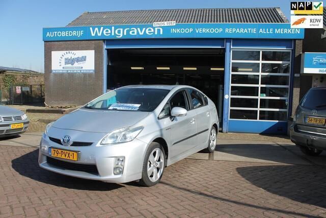 Grijs Gebruikt 2011 Toyota Prius Comfort Hatchback | € 9.250 (Eerlijke prijs) - Afbeelding 1/4