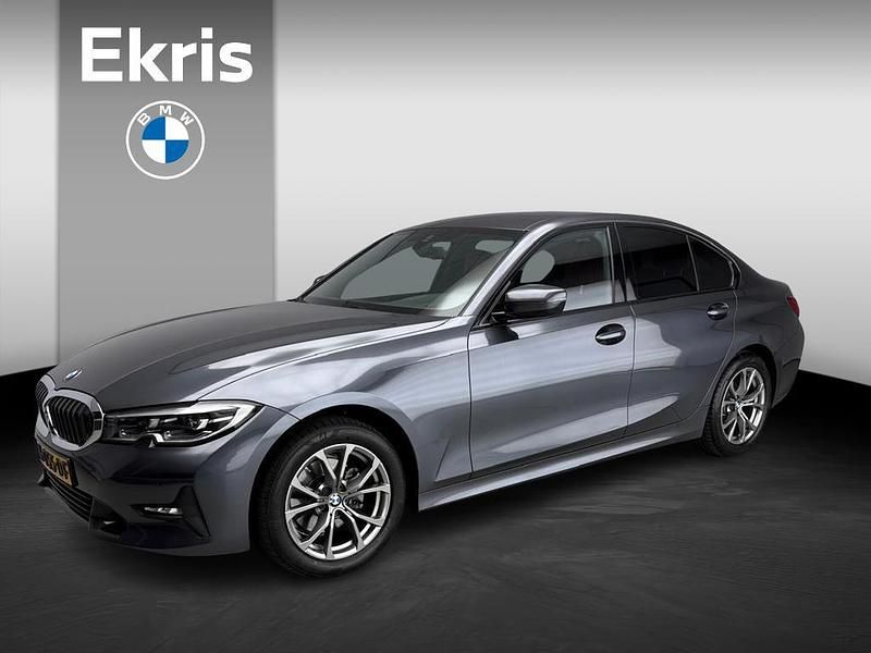 Grijs Gebruikt 2021 BMW 320 Executive Sedan | € 29.900 (Eerlijke prijs) - Afbeelding 1/4