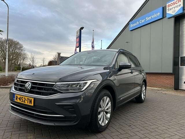 Grijs (metallic) Gebruikt 2021 VW Tiguan Business SUV | € 27.499 (Super prijs) - Afbeelding 1/4