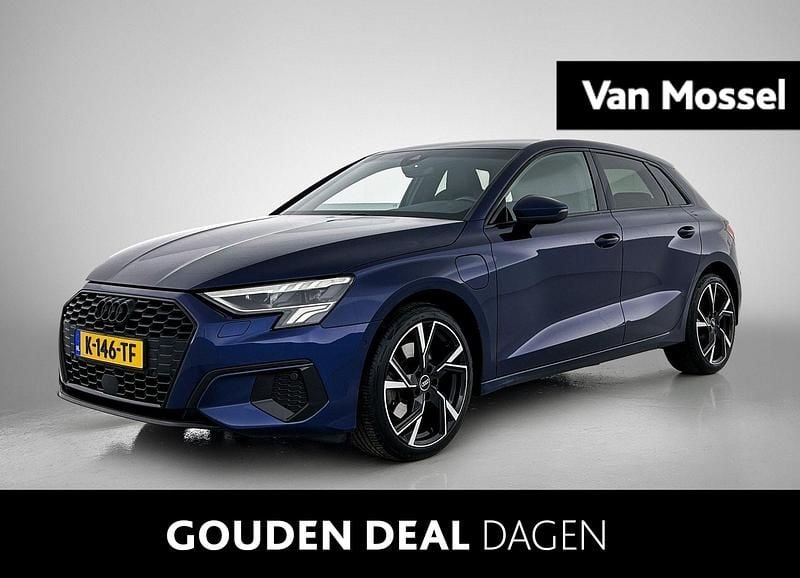 Blauw, metallic lak Gebruikt 2021 Audi A3 Sportback e-tron Business Hatchback | € 27.400 (Eerlijke prijs) - Afbeelding 1/4