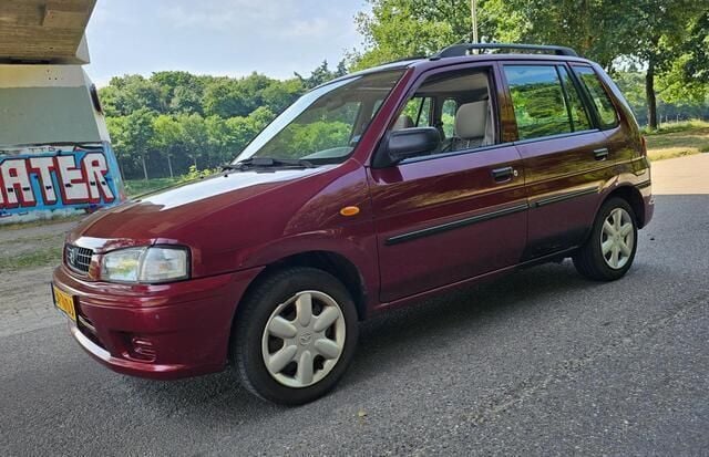 Rood Gebruikt 2000 Mazda Demio | € 750 (Eerlijke prijs) - Afbeelding 1/4
