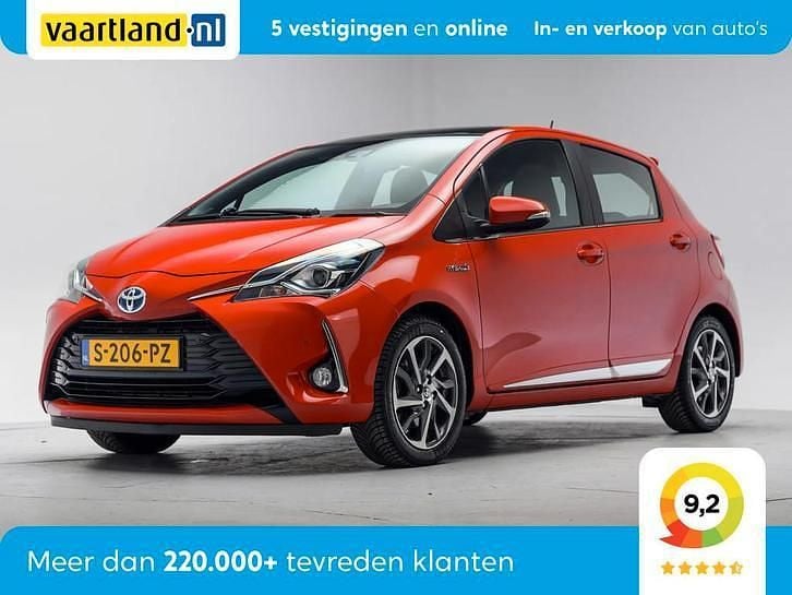 Rood Gebruikt 2017 Toyota Yaris Premium Hatchback | € 12.445 - Afbeelding 1/4
