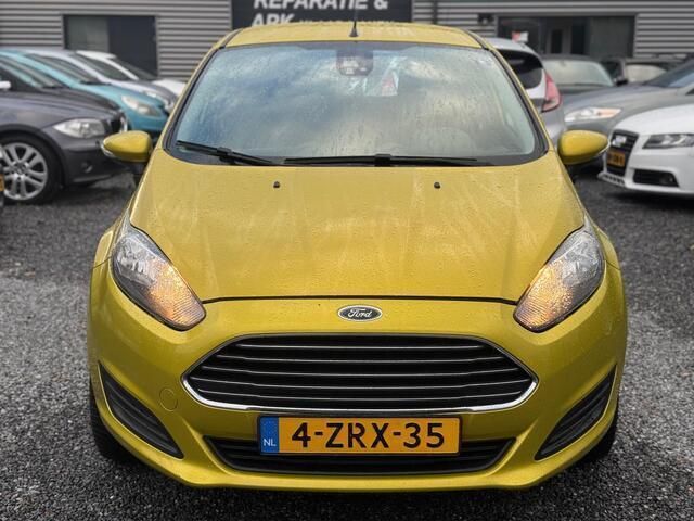 Occasion Ford Fiesta 65 PK (47 kW) 2013 Geel Hatchback