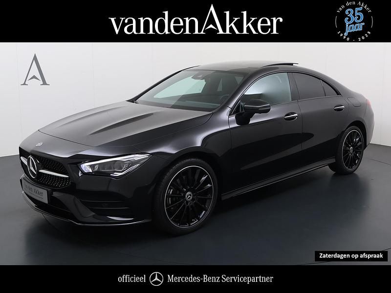Zwart Gebruikt 2021 Mercedes CLA250e AMG Sedan | € 36.950 (Iets duurder) - Afbeelding 1/4