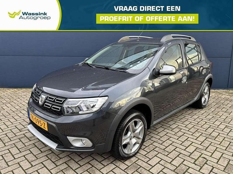Grijs (metallic) Occasion 2018 Dacia Sandero Stepway Hatchback | € 8.840 (Eerlijke prijs) - Afbeelding 1/4