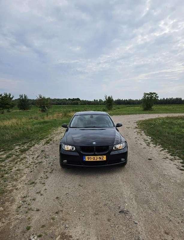 Zwart Gebruikt 2007 BMW 318 Sedan | € 6.500 (Duur) - Afbeelding 1/4