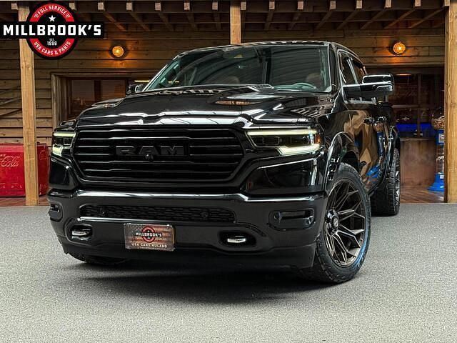 Zwart Nieuw 2024 Dodge Ram Limited Pickup | € 87.950 - Afbeelding 1/4