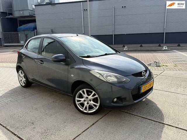 Grijs Gebruikt 2009 Mazda 2 Hatchback | € 4.750 (Eerlijke prijs) - Afbeelding 1/4