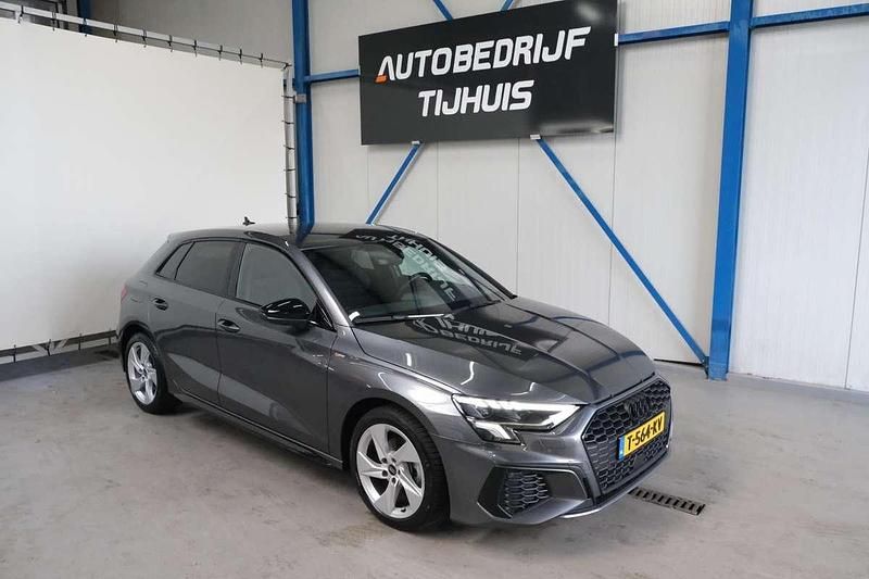 Grijs Gebruikt 2023 Audi A3 Sportback e-tron S-Line Hatchback | € 27.950 (Super prijs) - Afbeelding 1/4