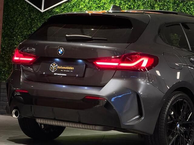 Occasion BMW 118 Shadowline 140 PK (102 kW) 2020 Grijs Hatchback