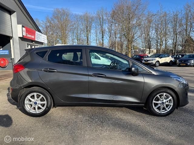Occasion Ford Fiesta Titanium 99 PK (72 kW) 2018 Grijs (metallic) Hatchback
